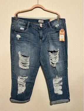 Mudd Women's Distressed Medium Wash Denim Capris Size 17 NWT